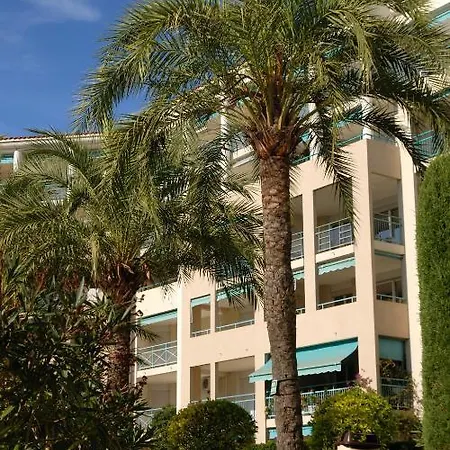 Lejlighedshotel Odalys Les Pins Bleus 2*